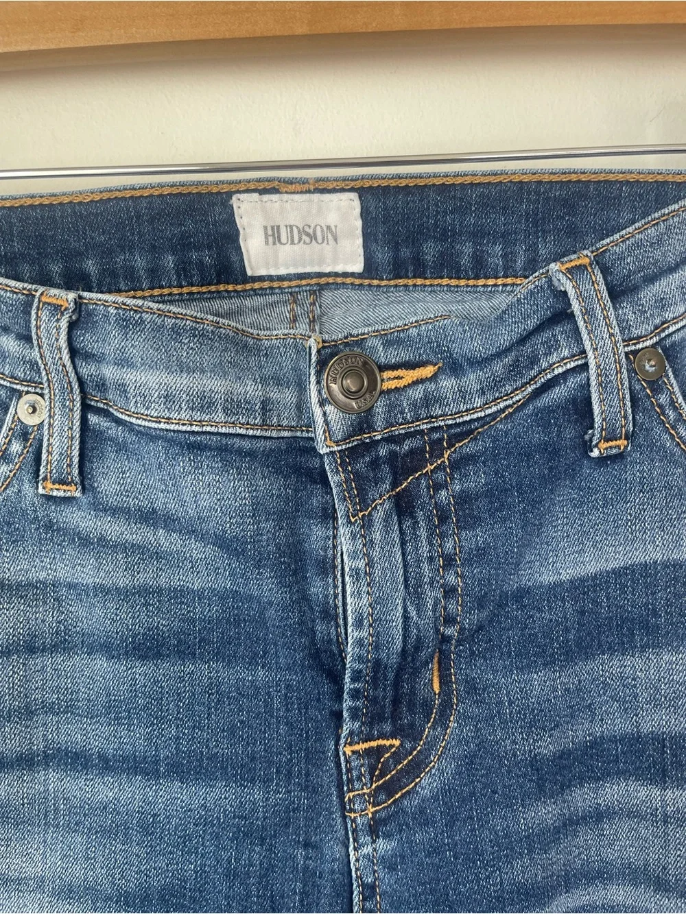 Hudson Jeans Boyfriend Jeans in Medium Blue 29 - Picture 4 of 10